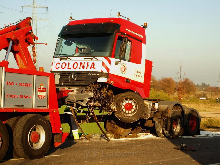 Schwerer VU PKW LKW B 59 Pulheim Rich Bocklemuend P165.JPG